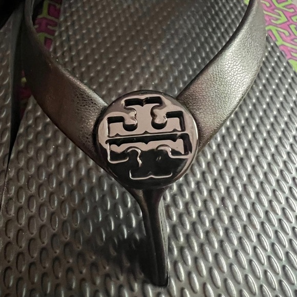 Tory Burch Black Flatform Flip Flop NWT - Picture 8 of 12